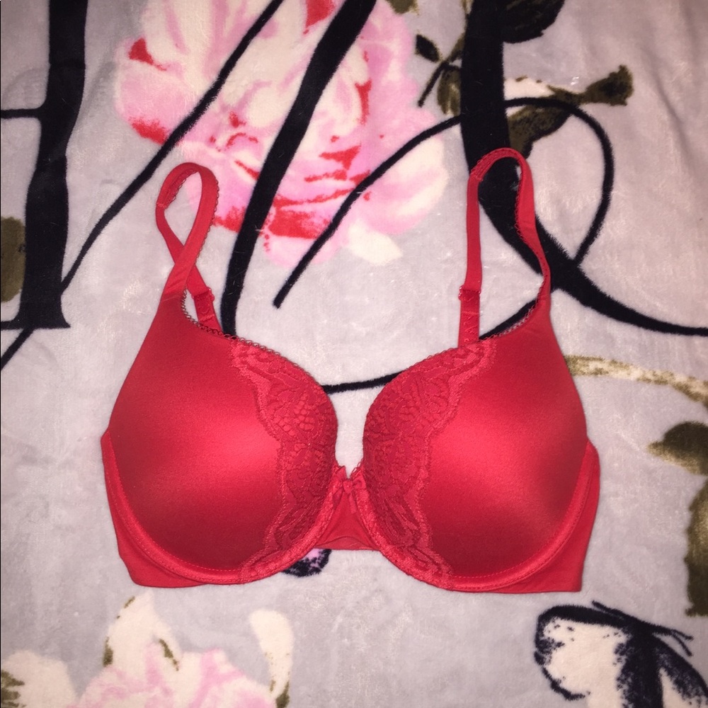 Red Lace Victoria’s Secret Push Up Bra❤️